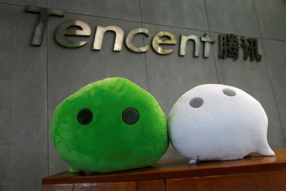 De kinesiske internettselskapene Alibaba og Tencent har rekordresultater og høy vekst. Over 800 millioner brukere er innom Tencents WeChat-tjeneste daglig – de fleste i Kina. Foto: Bobby Yip/Reuters/NTB Scanpix