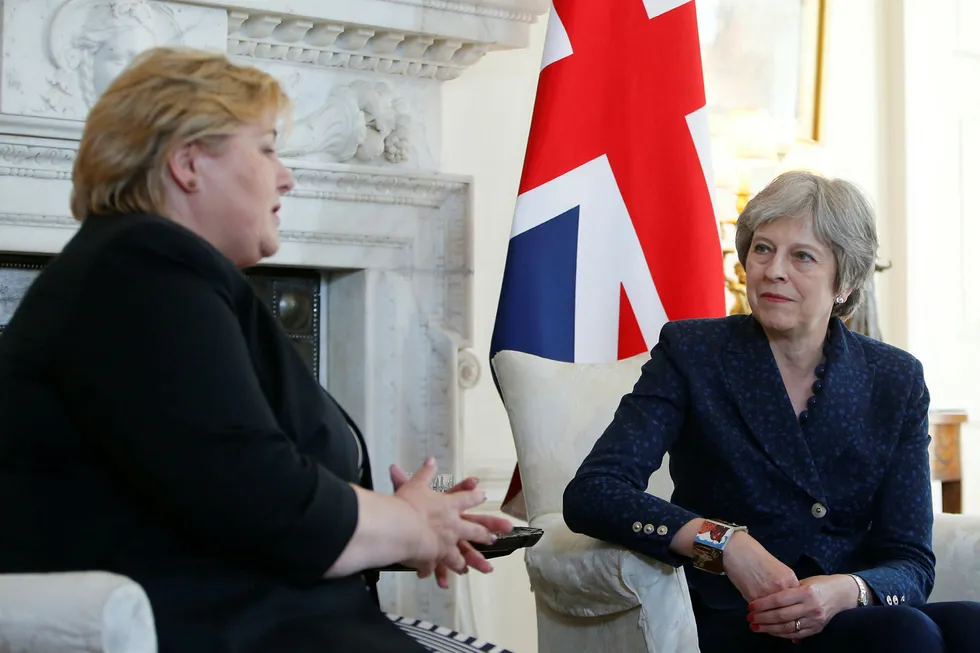 Statsminister Erna Solberg var i forrige uke på besøk hos Storbritannias statsminister Theresa May i London. Foto: Alastair Grant/NTB Scanpix
