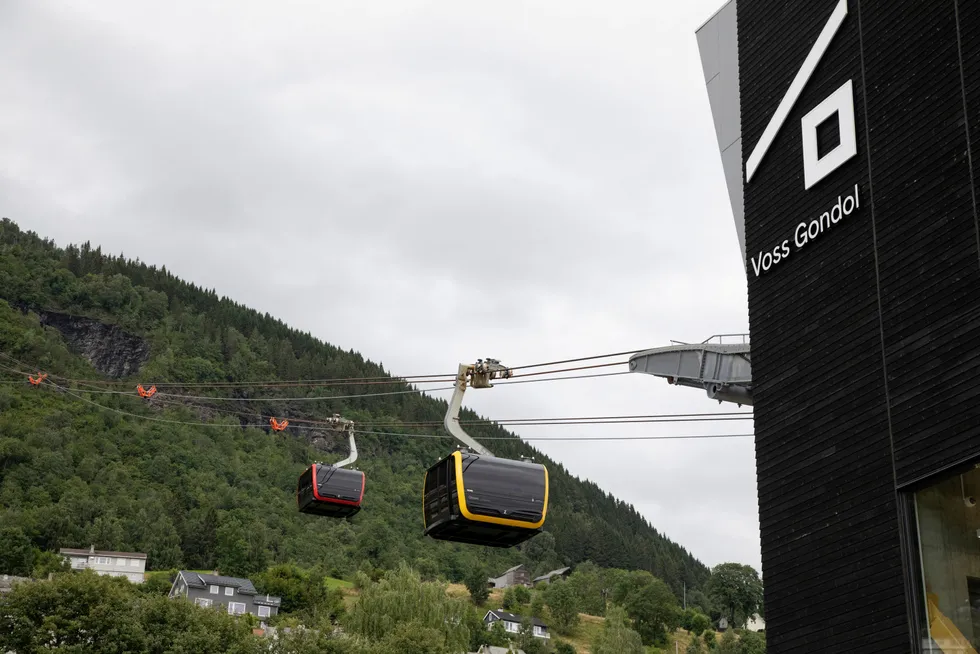 Loen Skylift åpnet sommeren 2017, Voss Gondol sommeren to år etterpå. Nå må Voss Gondol stoppe å bruke logoen sin, Bergen tingrett mener den er for lik logoen til konkurrenten.