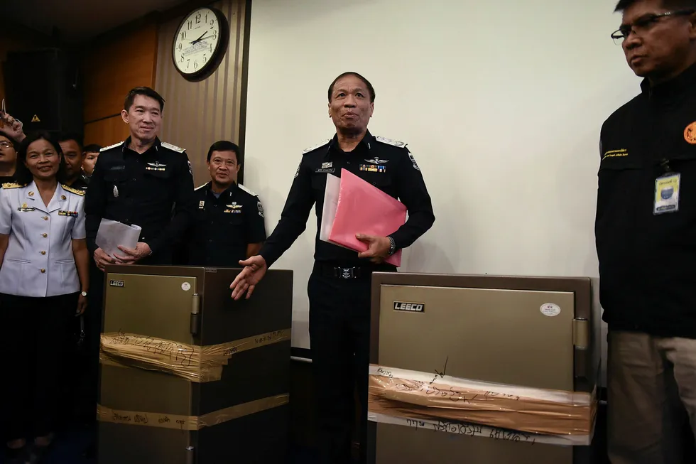 Etterforskere fant dokumentasjon som viser tette bånd mellom eierne av flere massasjeinstitutter i Bangkok og polititjenestemenn. En tidligere politisjef innrømmer å ha lånt 80 millioner kroner fra eierne. Foto: Lillian Suwanrumpha/AFP/NTB Scanpix