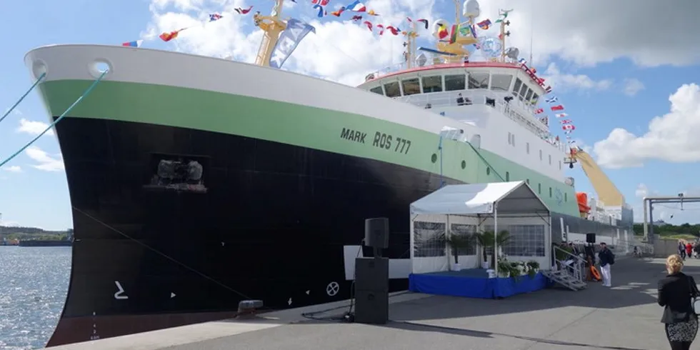 NYTT FLAGGSKIP: "MARK" er en 86,2 meter lang hekktråler designet av Skipstekniski Ålesund. Tråleren som er overlevert til Warnemünde Hochseefisherei GmbH, ble forrige uke døpt av Angela Merkel i den tyske byen Sassnitz. Foto: Skipsteknisk