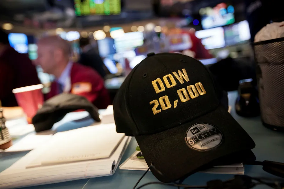 Dow Jones må slite for å holde unna 20.000-grensen. Mandag faller indeksen. Foto: Michael Nagle/Bloomberg