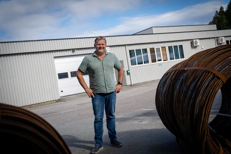 Rune Rosseland har nå 30 ansatte i enøkbedriften Enøk Total i Mandal. Herfra overvåkes strømforbruket i en rekke bedrifter over hele landet.