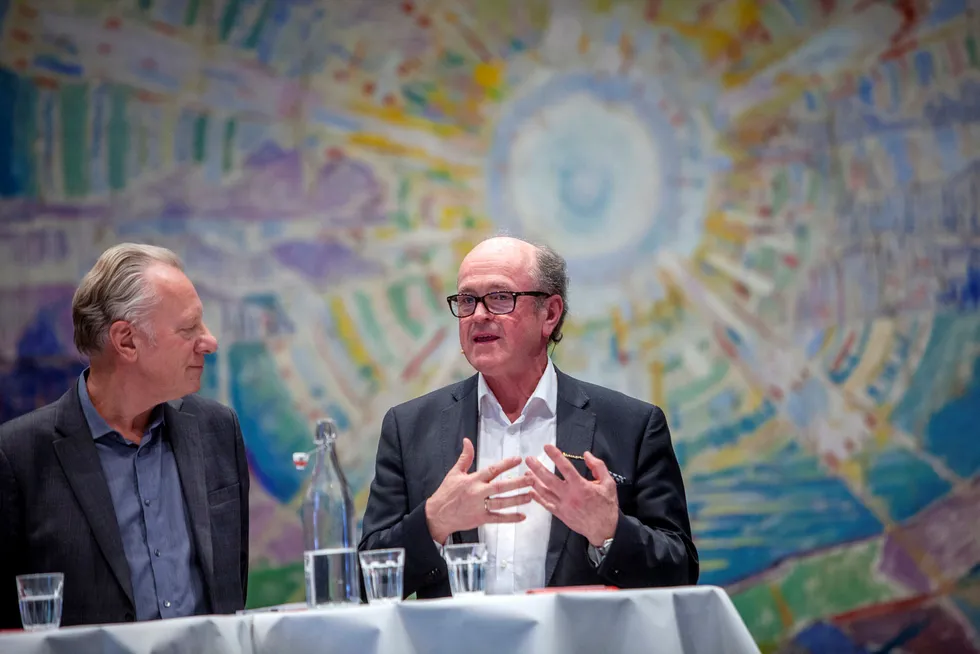 Knut Forsberg (til høyre) er senior kunstekspert og daglig leder av Blomqvist. Her er han sammen med Stein Olav Henrichsen, direktør ved Munchmuseet i Oslo.
