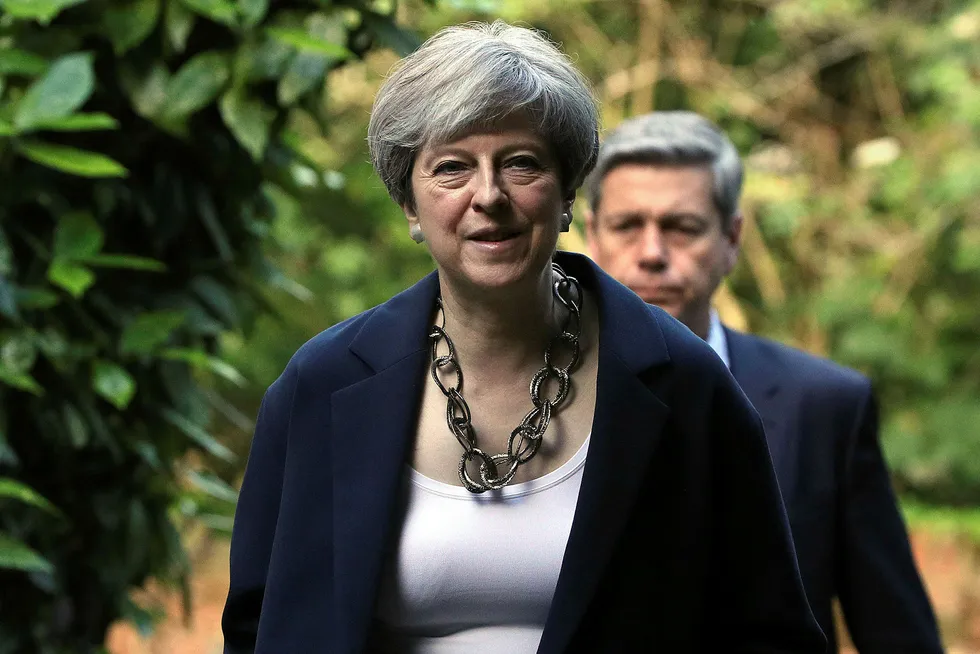Storbritannias statsminister Theresa May, her på vei til gudstjeneste i Berkshire, England, søndag forrige uke. Foto: Jonathan Brady/PA Wire