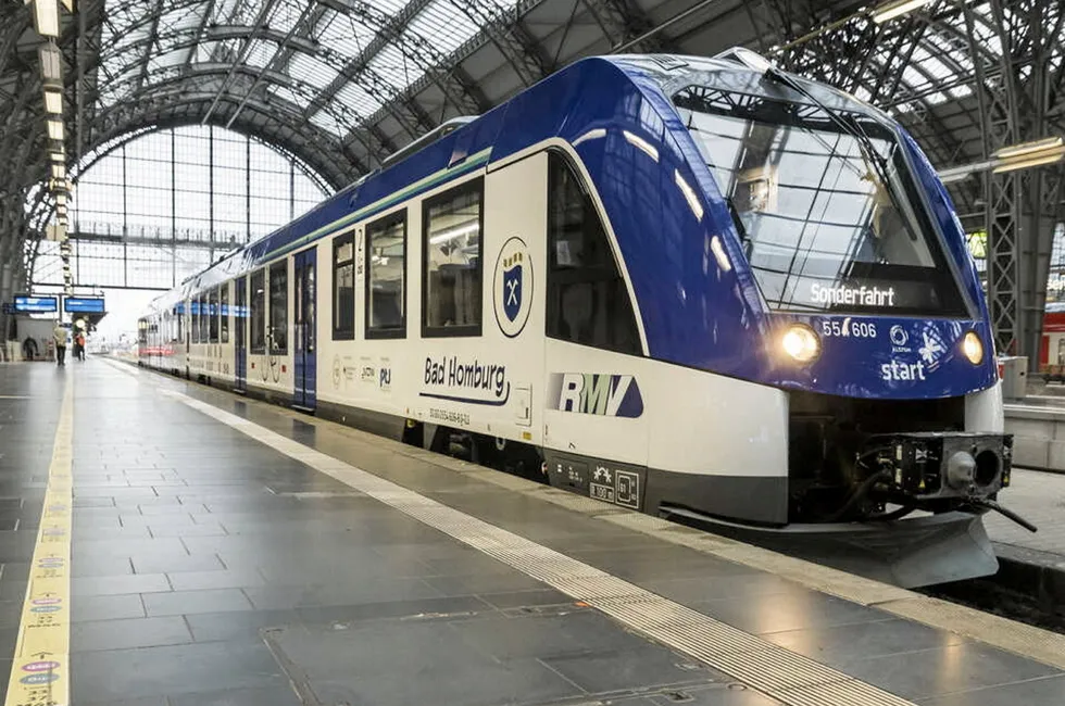 One of the Alstom hydrogen trains pictured at Frankfurt (Main) Station.