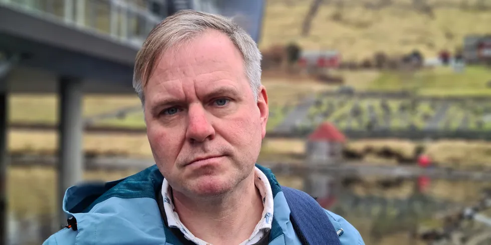 Alfred Bjørlo er stortingsrepresentant for Venstre. Her avbildet under et besøk på Færøyene, hvor Sjømat Norge tok med norske politikere for å lære om skatt og lakseoppdrett.