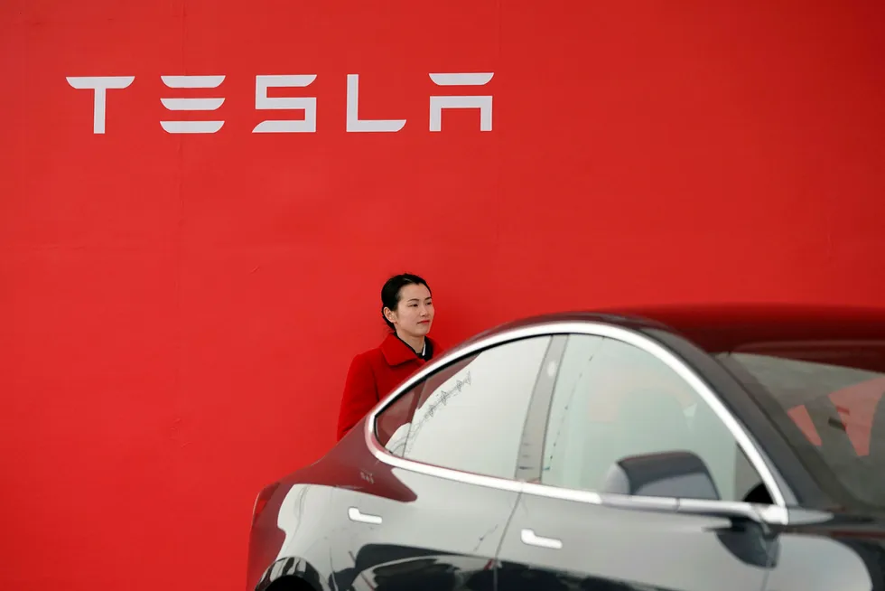 Tesla tilbakekaller over 14.000 biler i Kina på grunn av potensielt farlige kollisjonsputer.