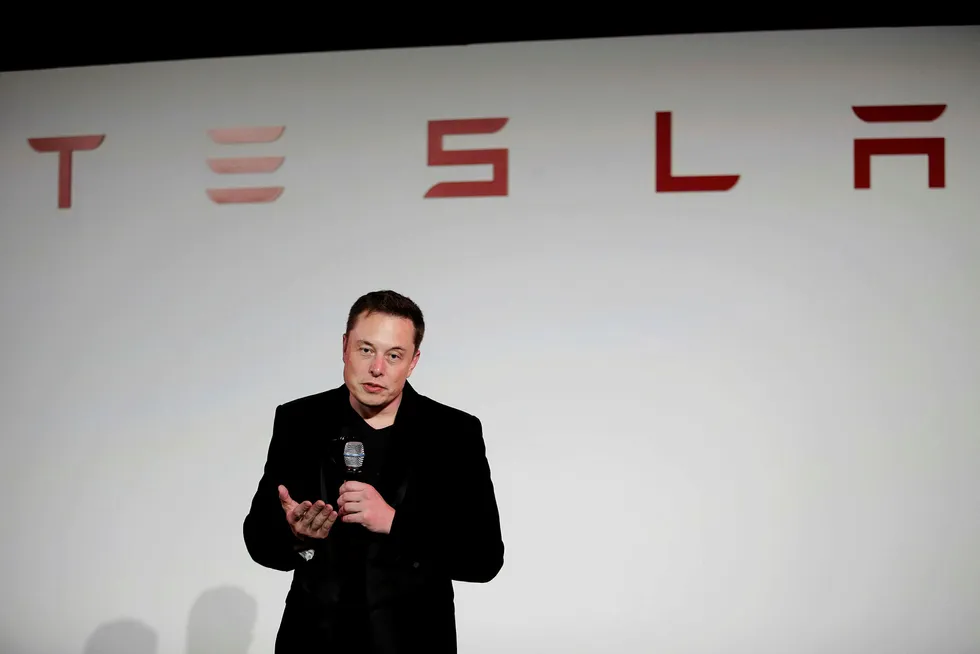 Tesla-sjef Elon Musk. Tesla-aksjen falt 7,2 prosent onsdag etter at selskapet rapporterte om svakere enn ventet produksjon i foregående kvartal på grunn av «alvorlig produksjonsbortfall» av batterier til Teslas biler. Tesla-aksjen faller drøyt tre prosent fra handelsstart torsdag. Foto: AP Photo/Marcio Jose Sanchez/NTB Scanpix