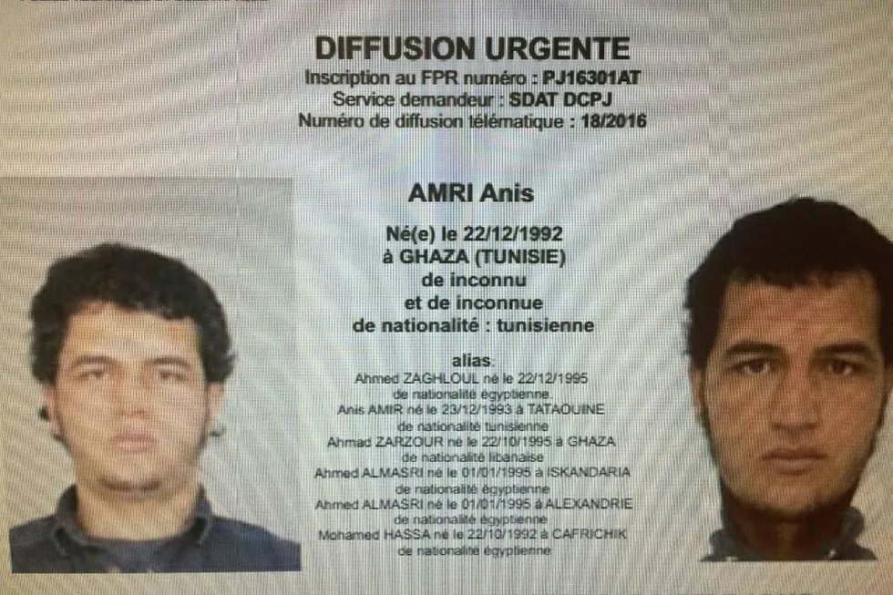 «En svært farlig person som kan være bevæpnet», skriver tysk politi i etterlysningen av Anis Amri. Foto: VIA REUTERS
