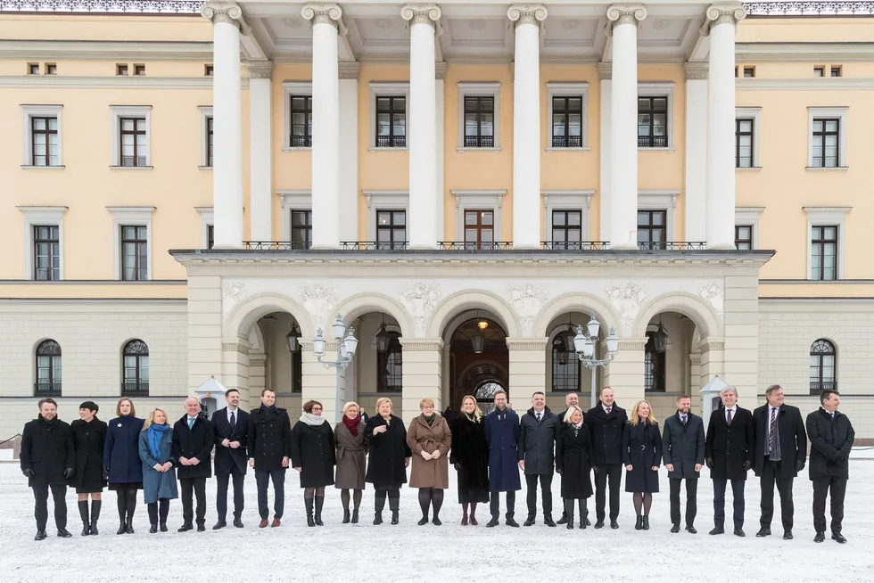 Statsminister Erna Solberg presenterte sin utvidede regjering etter ekstraordinært statsråd på Slottet tirsdag.