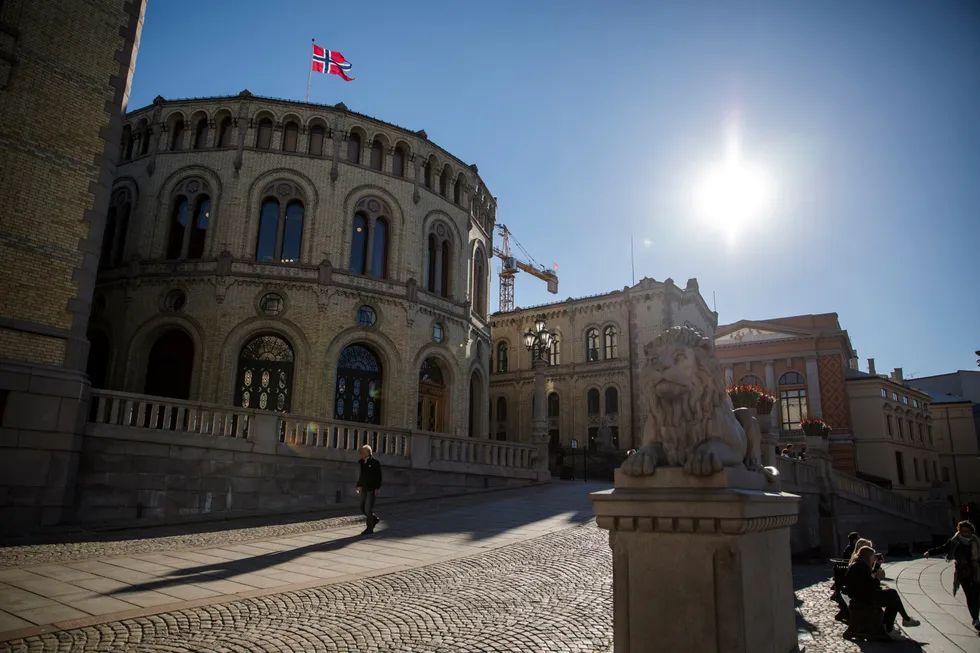 De to største og svært kompromissorienterte partiene – Arbeiderpartiet og Høyre – har til sammen hatt flertall i 17 av 19 valg siden annen verdenskrig, skriver Kristin Clemet.