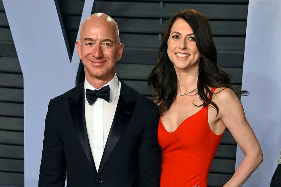Jeff Bezos og MacKenzie Bezos ankom sammen til magasinet Vanity Fairs Oscar Party i Beverly Hills i mars 2018.