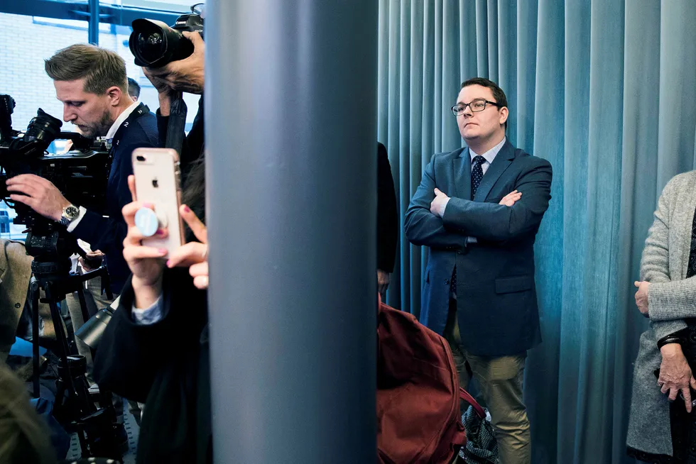 Espen Teigen sto bak fotografene under pressekonferansen da Sylvi Listhaug trakk seg som justisminister. Nå skal han menge seg med journalistene.