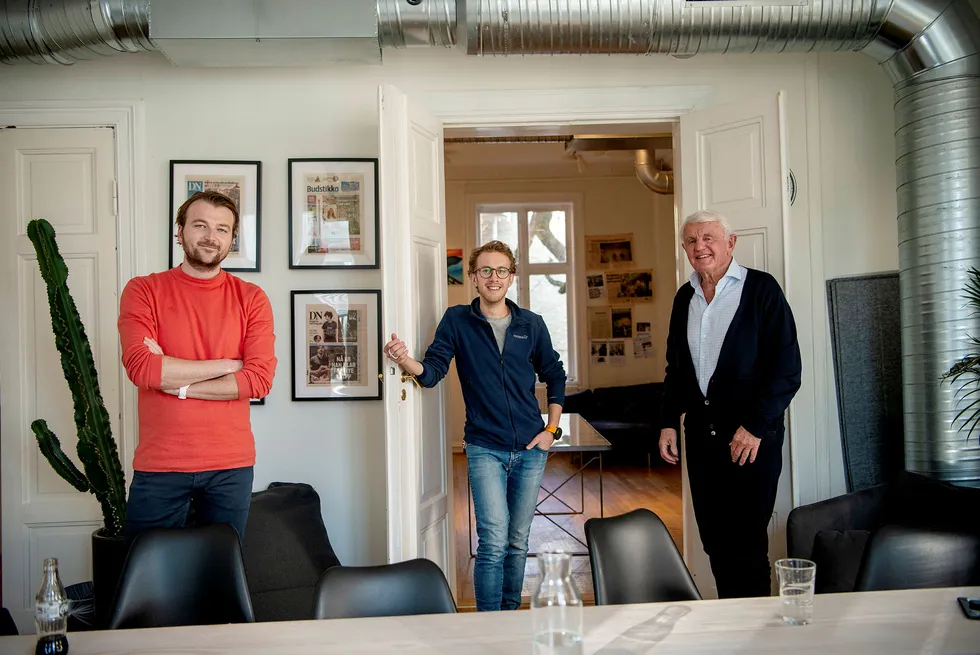 Gründerne Karl-Axel Hjorth Bauer (fra venstre) og Martin Schütt i Askeladden & Co har fått med Egil Stenshagen på laget. Nå investeres det 17 millioner kroner i nye gründerbedrifter.