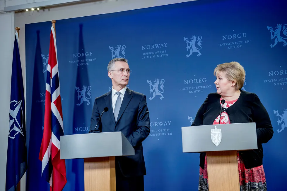 Natos generalsekretær Jens Stoltenberg besøkte mandag statsminister Erna Solberg blant annet for å snakke om prosentmål. Foto: Gorm K. Gaare