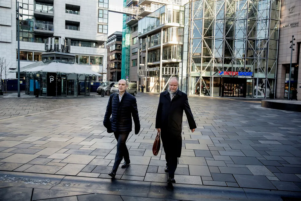 Tore Widding (til venstre) har vært med siden oppstarten av Bank Norwegian og har aksjer for drøyt 27 millioner kroner. Her sammen med konstituert sjef Pål Svenkerud. Foto: Fredrik Bjerknes