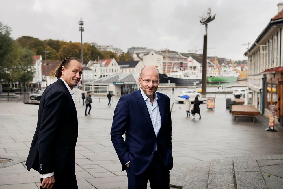 Leder Jan Erik Saugestad av Storebrand Asset Management stilte opp i Stavanger onsdag sammen med Skagen-sjef Øyvind Schanke for å markere at førstnevnte selskap kjøper sistnevnte. Foto: Marie von Krogh