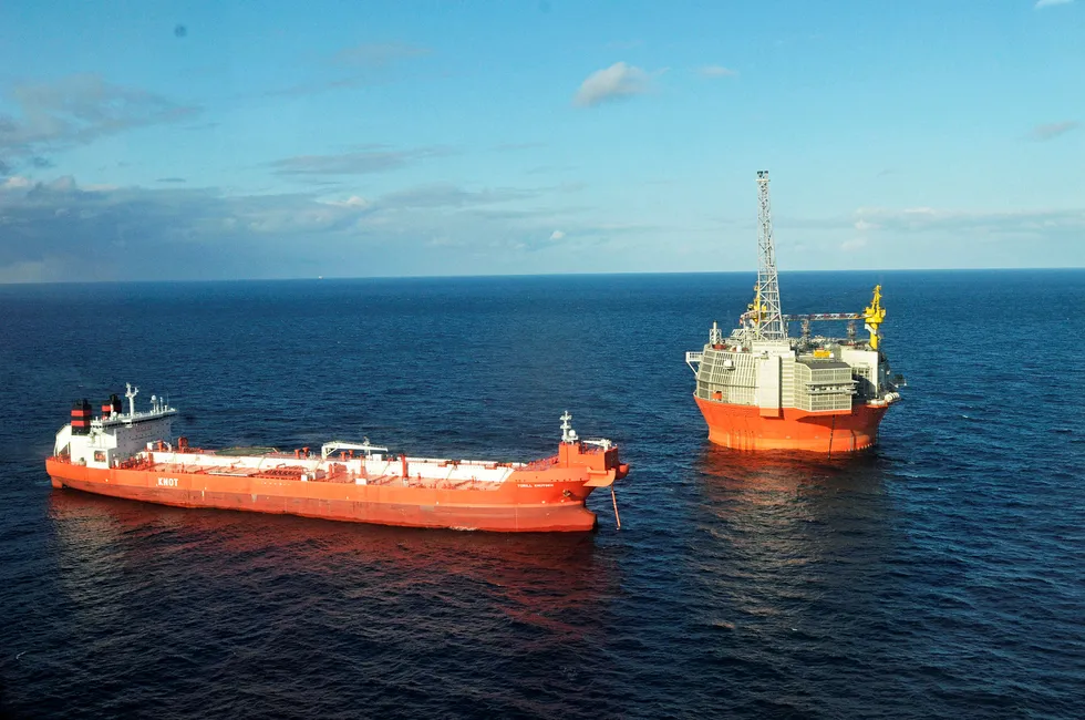 Petroleumstilsynet har nå gitt oljeselskapet Eni grønt lys for å gjenoppta produksjonen på Goliat-feltet i Barentshavet Foto: Rune Ytreberg