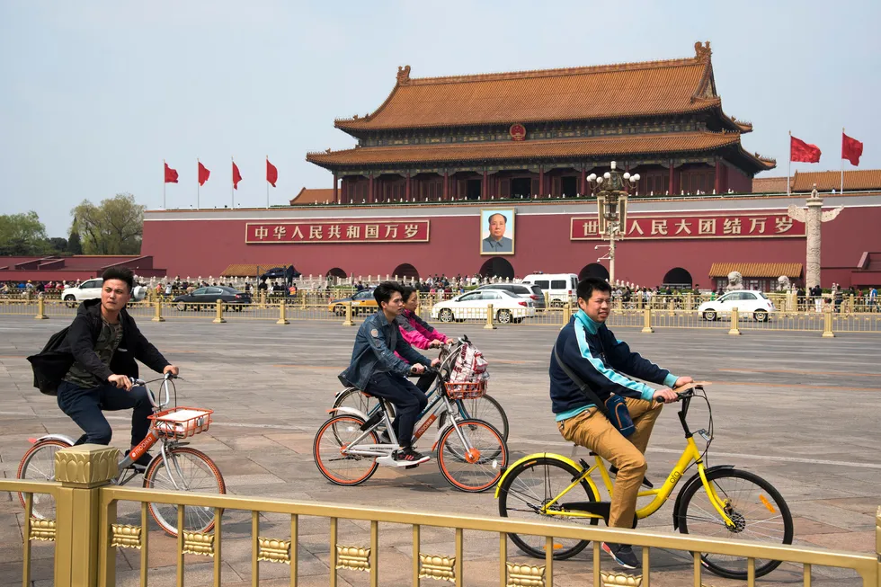 Finansdepartementets pennestrøk lukter like mye realpolitikk som investeringsstrategi, skriver Trym Riksen om beslutningen om å ta bort mange av Oljefondets minste investeringer. Her fra Tiananmen-plassen i Beijing.