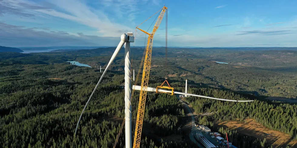 Odal vindkraftverk er nå i produksjon, noe som øker strømleveransene fra Akershus Energi.