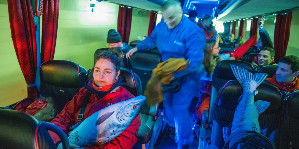 Ralista Malakov på vei til oslo. Buss fra Frøya med laksearbeidere som protester mot skatt.