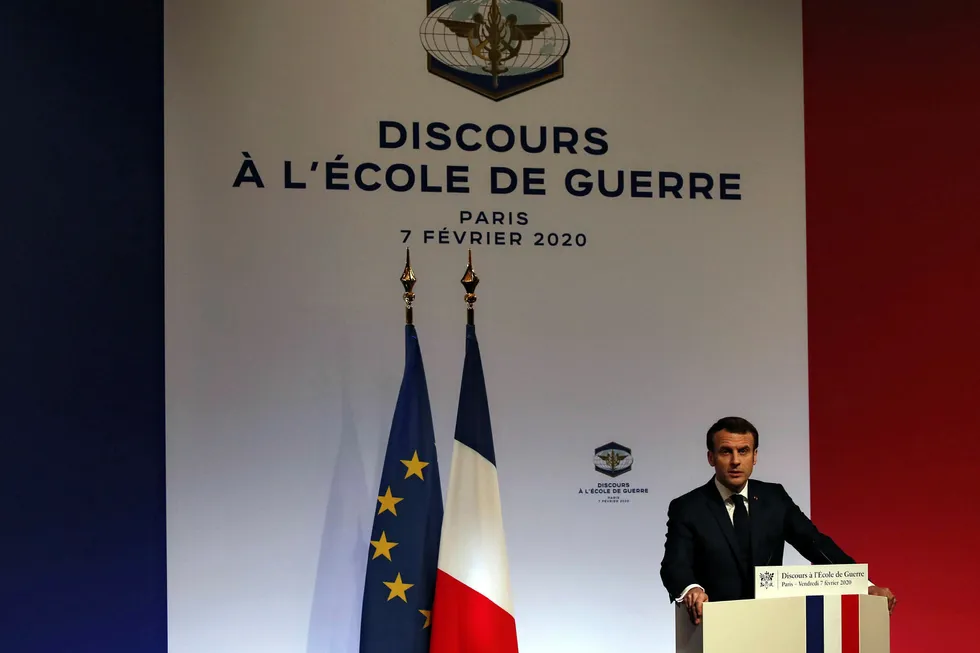 I sin årlige tale på Ecole de guerre krevde president Emmanuel Macron at Europa våkner opp til realpolitikkens realiteter og tar forsvar alvorlig.