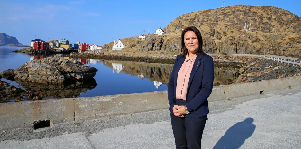 Karianne B. Bråthen har tidligere vært ordfører i Øksnes kommune. Nå er hun talsperson for Arbeiderpartiet innen fiskeri og havbruk.