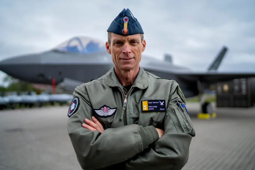 Forsvarsstaben har tvangsflyttet sjefen for Luftforsvaret, Rolf Folland, vekk fra Rygge og inn i det allerede overbefolkede fjellanlegget på Reitan ved Bodø.