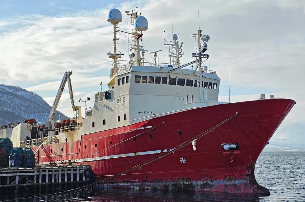 Snøkrabberederiet Maniitsoq har fått tilbakekalt ervervstillatelsen. Rederiet med fartøyet «Arctic Opilio» på 56 meter, har fått utsatt behandlingen av snøkrabbesøknad til klagesaken er avgjort.