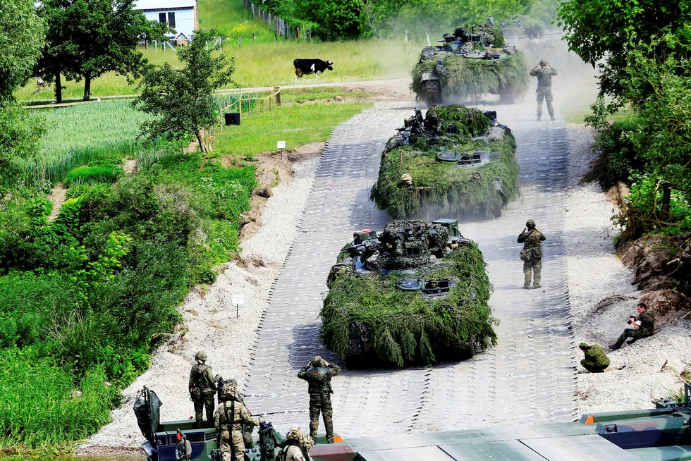 Tyske soldater har en øvelse i Litauen. Nato-soldatene til tyskerne har allerede blitt utsatt for det Forsvarsdepartementet nå advarer nordmennene mot. Foto: Ints Kalnins/Reuters/NTB scanpix