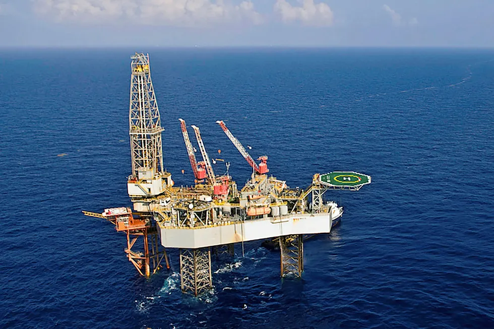 Drilling work: the jack-up Ensco 75