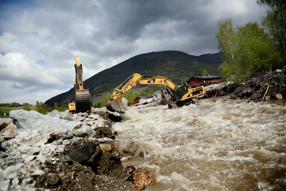 Mange hus ble revet unna i mai 2013 da flommen traff Kvam i Gudbrandsdalen for andre gang på to år. Denne flommen alene kostet Gjensidige 110 millioner kroner. Gjensidige advarer nå kommunene.