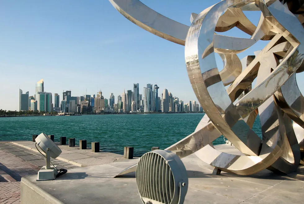 Qatars hovedstad Doha er blitt en moderne storby siden årtusenskiftet. Blokaden koster lokale selskaper dyrt. USA og Kuwait forsøker å få partene til forhandlingsbordet. Foto: Naseem Zeitoon/Reuters/NTB Scanpix