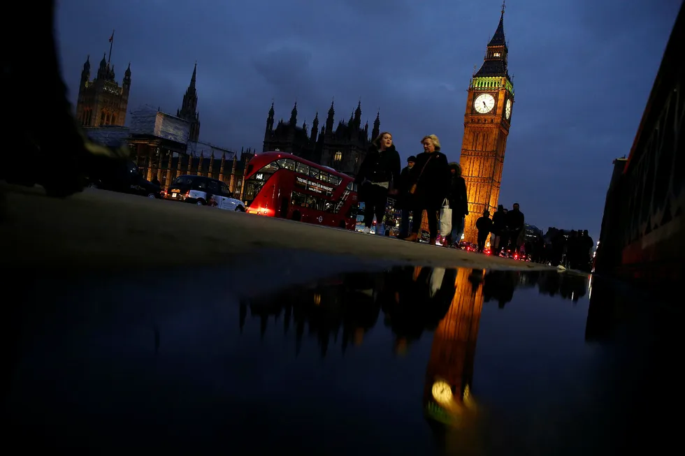 Parlamentet i Storbritannia skal diskutere om besøket til USAs president skal være et statsbesøk. Foto: Neil Hall/Reuters/NTB scanpix