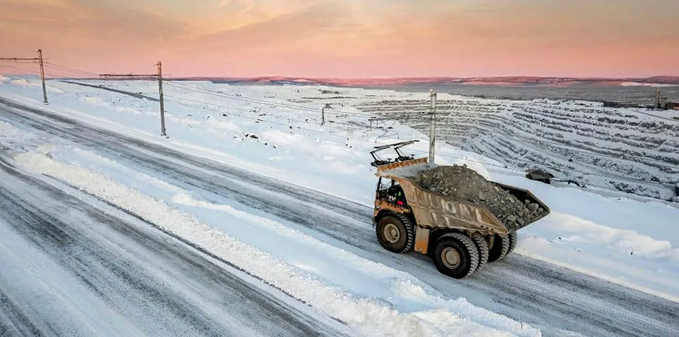 Bildet viser en elektrisk transport i Boliden Aitik, som er verdens mest produktive åpne kobbergruve. Gruven ligger i Gällivare i Sverige.