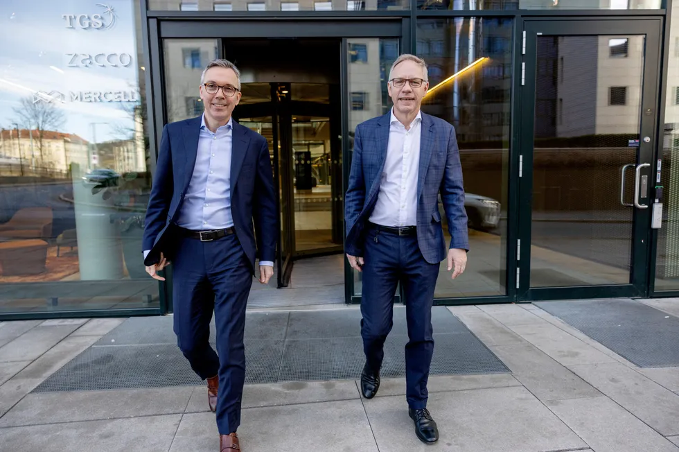 Scatecs toppsjef Raymond Carlsen (til høyre) går av og Terje Pilskog, sjef for prosjektutvikling i Scatec, tar over 1. mai i år.