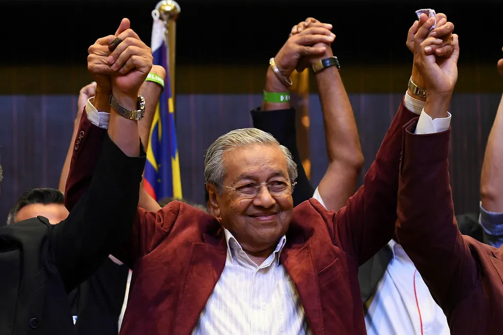 92-årige Mahathir Mohamad gjør et sensasjonelt comeback og vinner valget i Malaysia. Foto: MANAN VATSYAYANA/AFP/NTB Scanpix