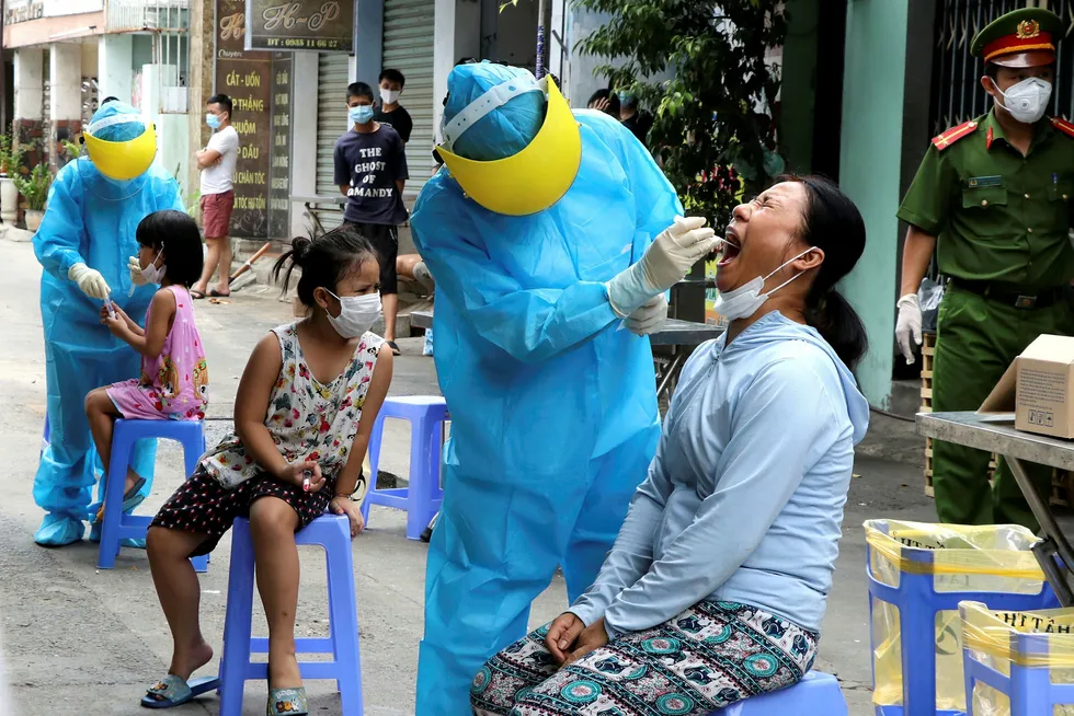 Alle innbyggerne i kystbyen Da Nang i Vietnam skal testes for koronavirus. Landet hadde ikke registrert lokal smitte på 99 dager og ingen dødsfall før det nye utbruddet.