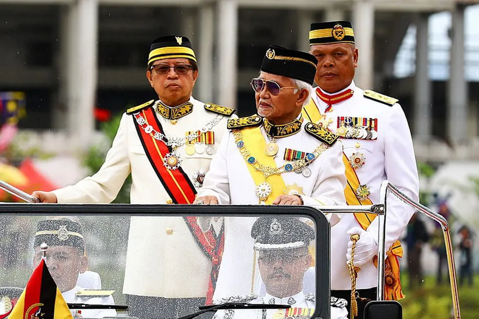 Før Abdul Taib (midten) ble guvernør i Sarawak, var han statsminister i delstaten i 33 år.