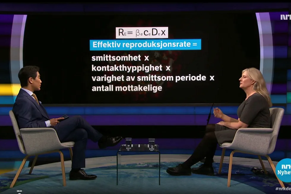 Programleder i NRK Debatten Fredrik Solvang med god avstand til allmennlege, forsker og samfunnsøkonom Gunhild Alvik Nyborg. I hvert fall fysisk.
