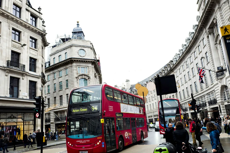 Eiendomsinvesteringer passer dårlig med det Oljefondet ellers holder på med. Her fra Regent Street i Londons hvor fondet kjøpte flere eiendommer i 2011.