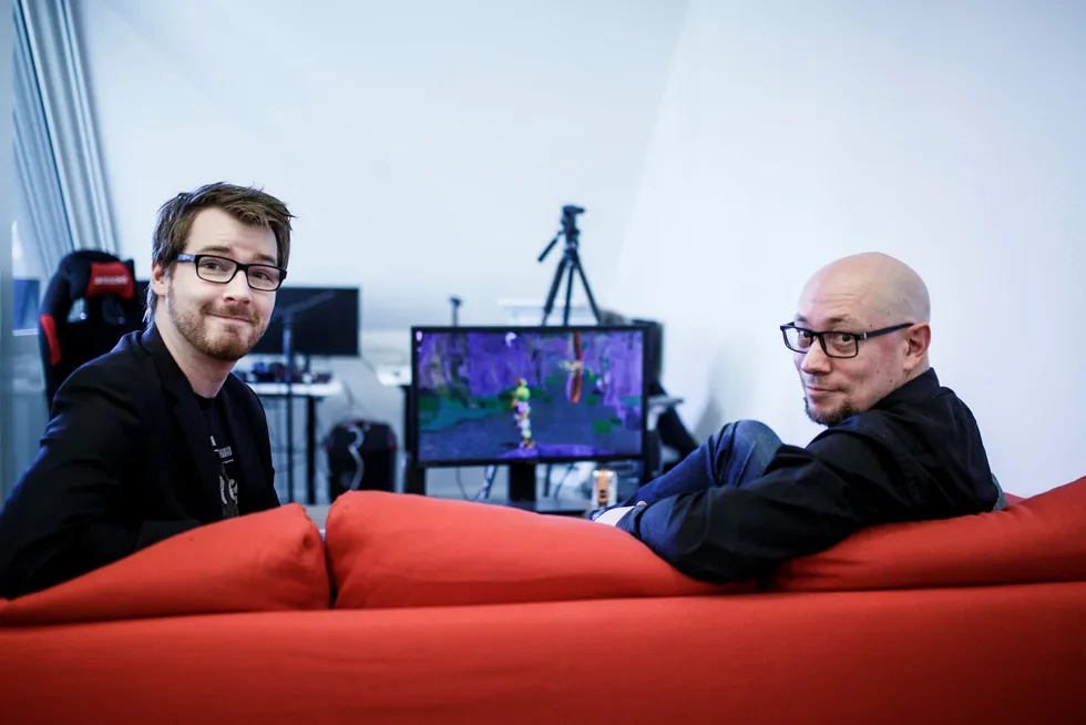 Rune Fjeld Olsen (t.h) og Karl-Martin Hogsnes i Youtube-kanalen Level Up Norge. Olsen tror spillbransjen må forberede seg på en tid med omstilling og mer brukerorienterte forretningsmodeller.