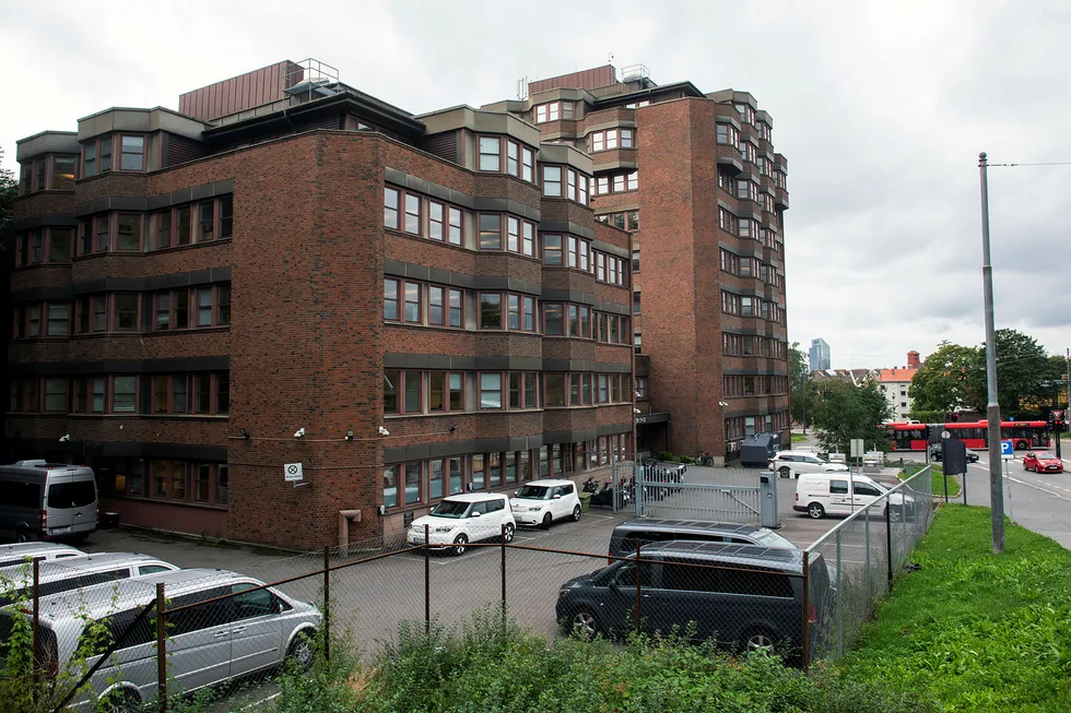 Etter at Oslo kommune solgte denne eiendommen i Økernveien for 103 millioner kroner, tjente kjøperne 146 millioner på knappe tre år. I dag leier Politiets utlendingsenhet her for 28 millioner i året.