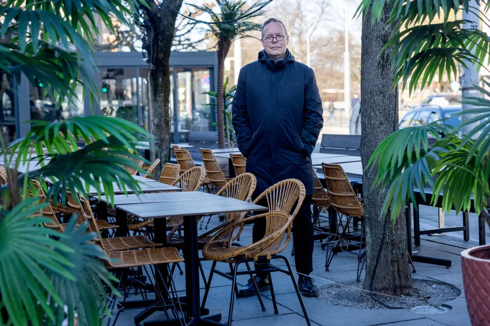 Fra kontoret ved Solli Plass, et av Oslos mest livlige utelivsområder, konstaterer reiselivsdirektør Audun Pettersen i Virke at serveringsbransjen er i trøbbel.