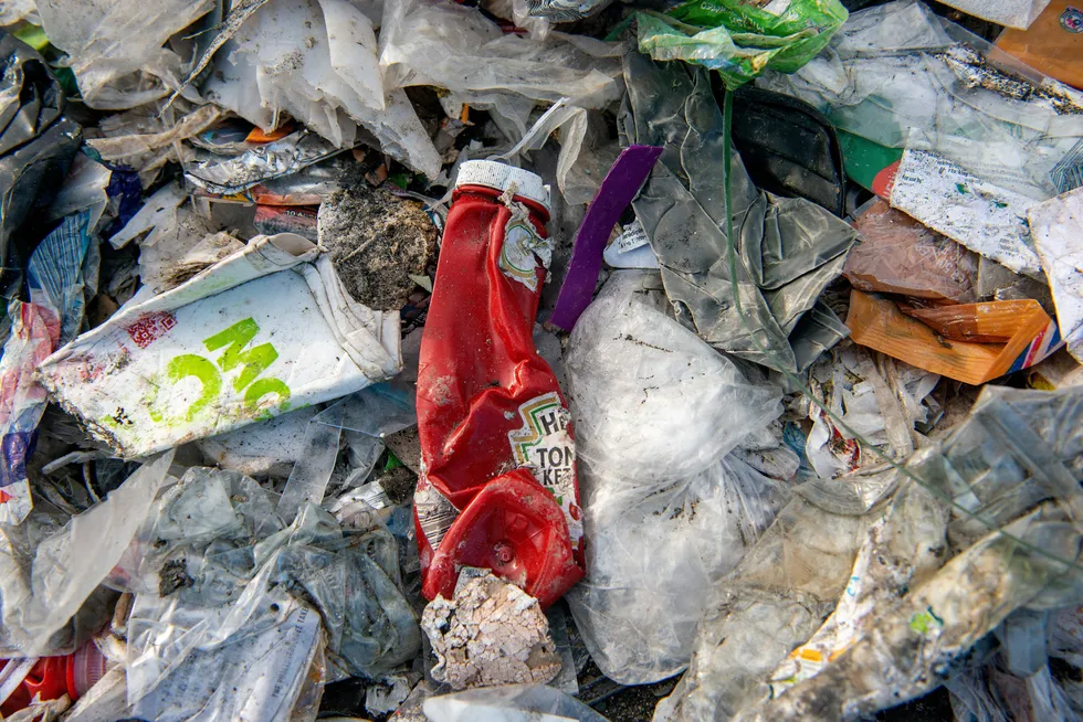 Selskaper som treffes av EUs standarder for bærekraftsrapportering, må vurdere i om materialbruk og avfall skader omgivelsene, skriver kronikkforfatteren.