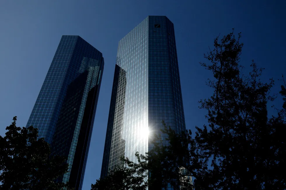 Tysk politi har gjennomført razzia mot Deutsche Banks hovedkontor i Frankfurt.