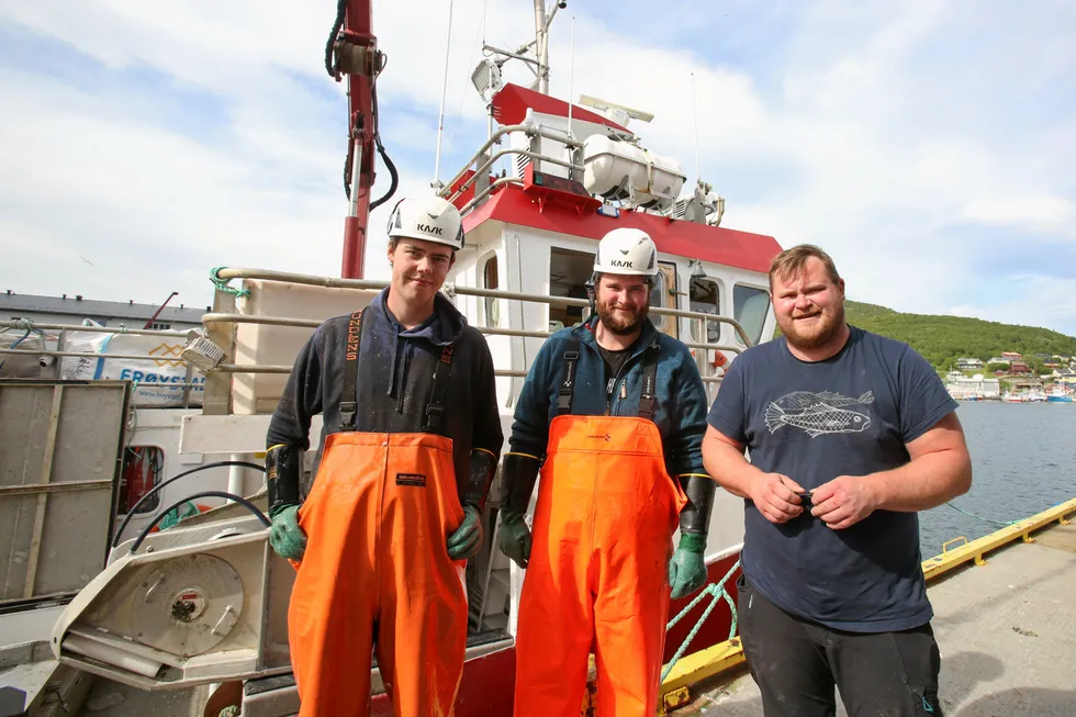 Erlend Nordtveit, Anton Trellevik og Kristoffer Trellevik fikk nesten ti tonn blåkveite i første sjøvær med «Trellevik» i eggakanten utenfor Myre.