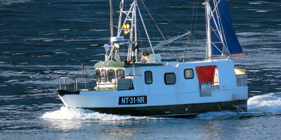 Åpen gruppe-sjarken «Kio» fotografert på sørovertur fra Havøysund. Snart går turen tilbake igjen.