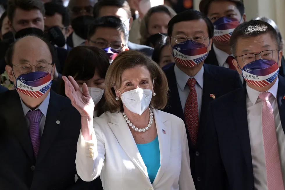 Den amerikanske kongresslederen Nancy Pelosi ankom parlamentet i Taiwan onsdag morgen. Besøket har skapt kraftige reaksjoner fra Kina, som ser på Taiwan som en utbryterprovins.